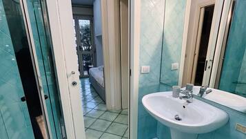 Doccia, asciugacapelli, bidet, asciugamani