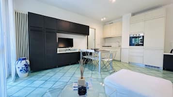 2 bedrooms, iron/ironing board, travel cot, WiFi