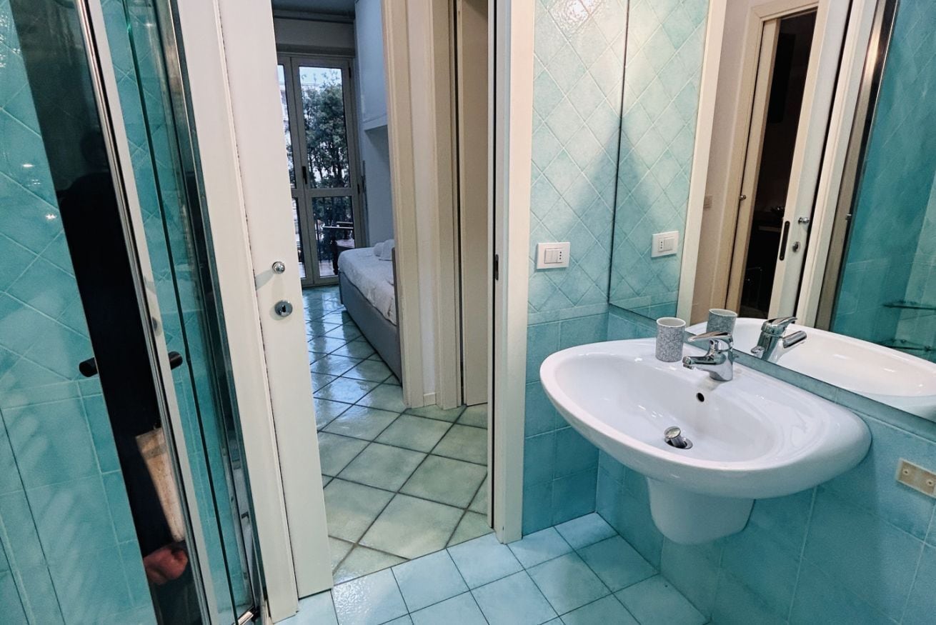 Dusj, hårføner, bidé og håndklær