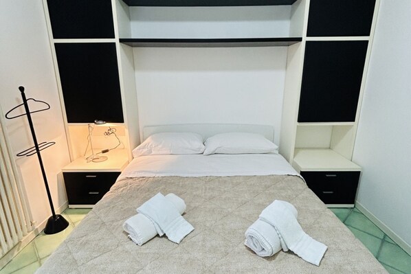 2 chambres, fer et planche à repasser, Wi-Fi, draps fournis