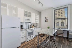 Fridge, microwave, oven, stovetop