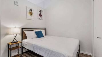 1 bedroom, desk, iron/ironing board, WiFi