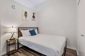 1 غرفة نوم ومكتب ومكواة/لوح كي وواي فاي