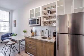 Frigorífic, microones, forn i placa de cuina 