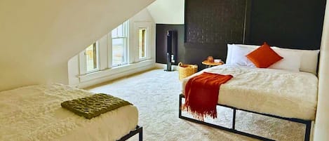 4 bedrooms, desk, iron/ironing board, travel cot