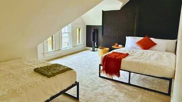 4 bedrooms, in-room safe, desk, iron/ironing board