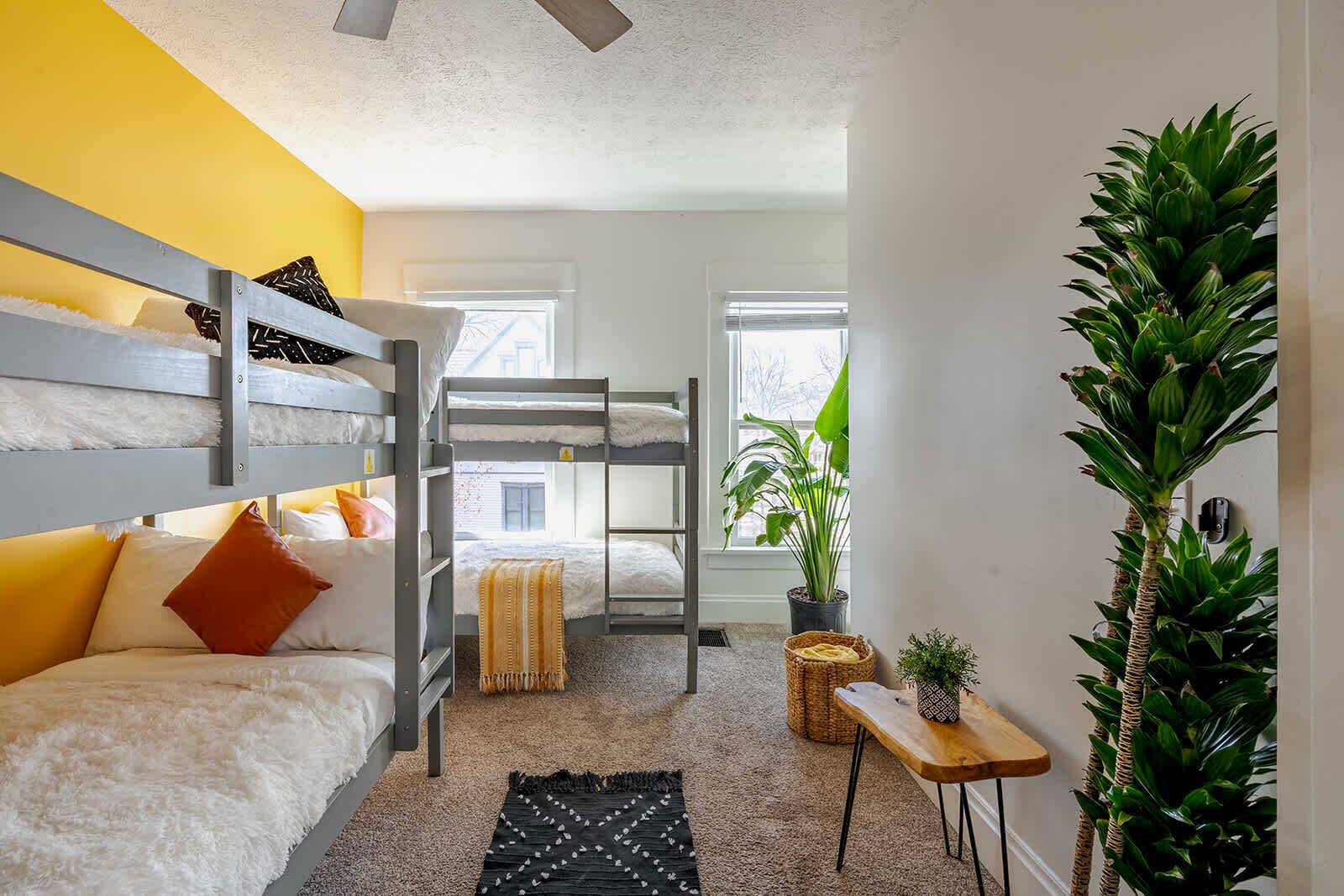 4 bedrooms, desk, iron/ironing board, travel crib