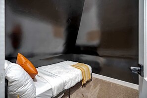 Spa - Short North & Downtown & OSU | Near High Street | Free Parking | 5,800+ Reviews (Columbus)