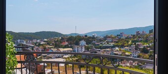 Lumina Dalat Premium hotel