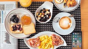Free daily buffet breakfast