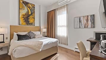 2 bedrooms, in-room safe, desk, iron/ironing board