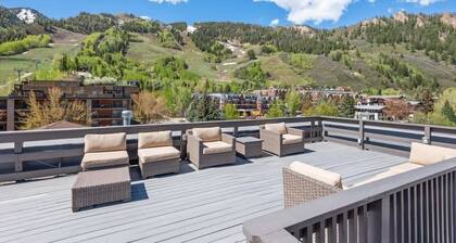 Center of Aspen 2 BR | AC, Sundeck, Hot-Tub!