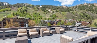 Center of Aspen 2 BR | AC, Sundeck, Hot-Tub!