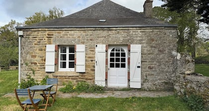 Cosy couple's cottage with view of the Château - Golfe du Morbihan, 20 min from Vannes