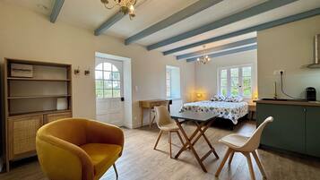 1 slaapkamer, een bureau, reisbedje, gratis wifi