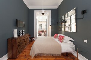 Cortinas blackout, tabla de planchar con plancha y wifi gratis 