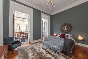 Cortinas blackout, tabla de planchar con plancha y wifi gratis 