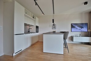 Geladeira, fogão, cooktop, lava-louças