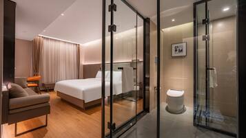 Comfort Double Room | Laptop workspace, blackout drapes, free WiFi