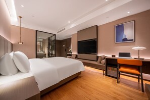 Comfort Double Room | Laptop workspace, blackout drapes, free WiFi