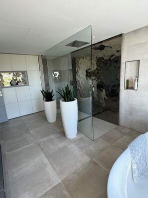 Spa - Sweet Caroline: Architect-designed villa with phenomenal sea view (Marbella)