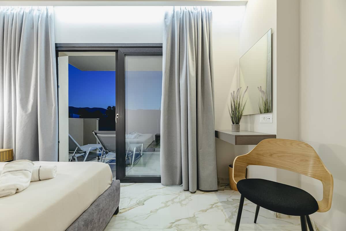 Suite, 2 Bedrooms | 1 bedroom, in-room safe, iron/ironing board, free WiFi