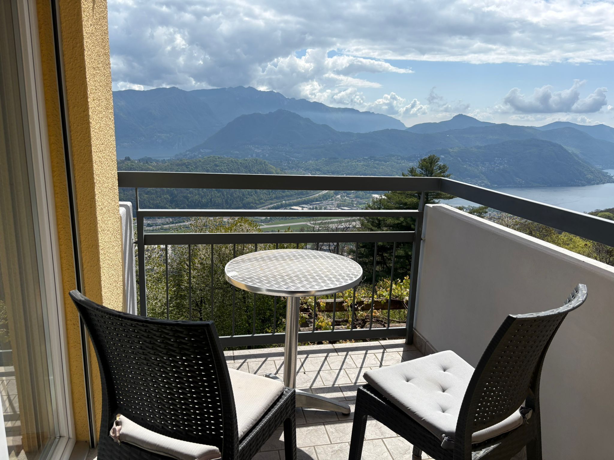 Superior Studio, Balcony, Lake View | Free WiFi