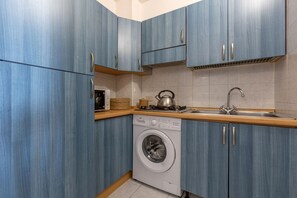 Fridge, microwave, stovetop