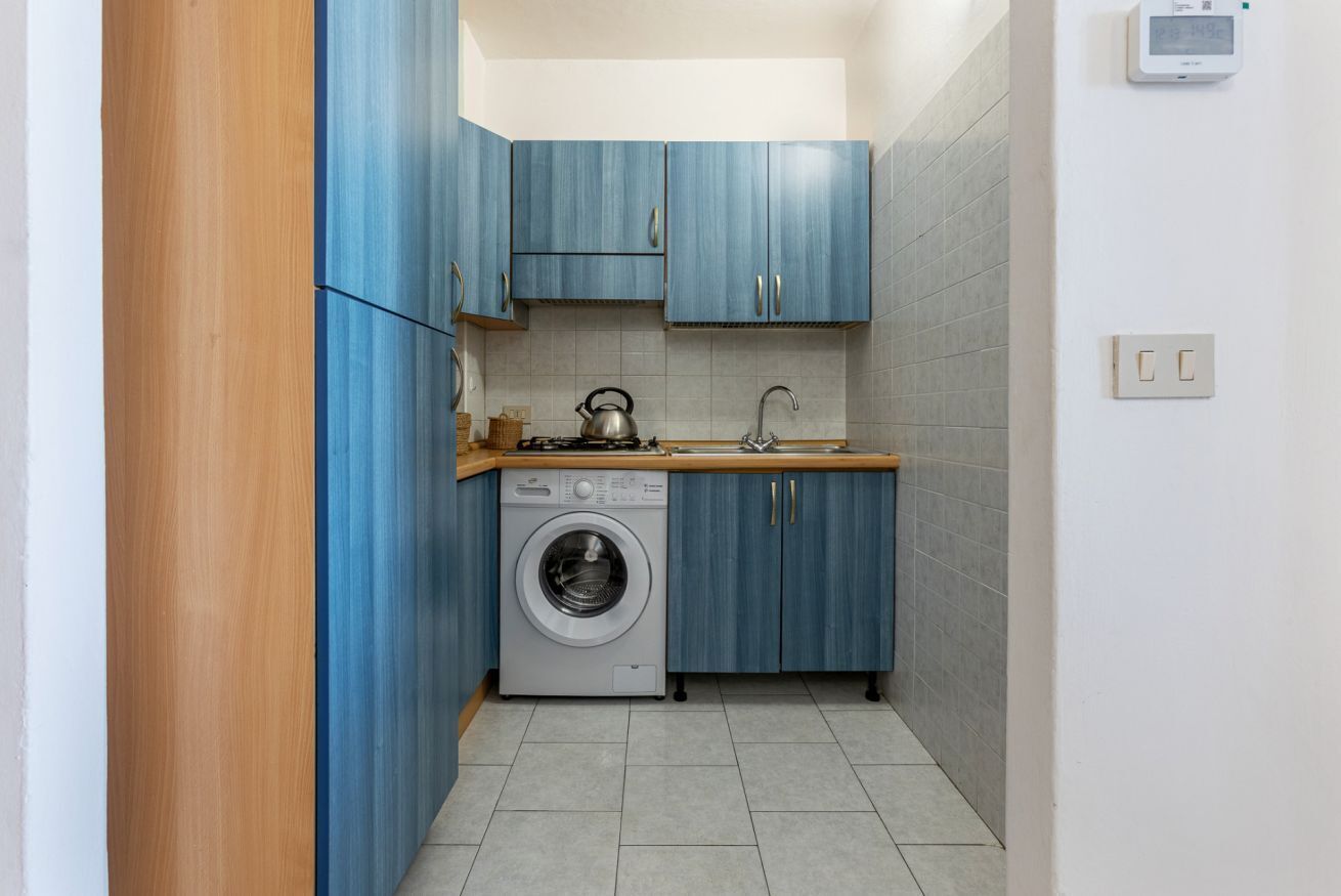 Fridge, microwave, stovetop, electric kettle
