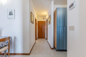 Interior - GuestHost - Comfortable Apartment with Sea View (Lido delle Nazioni)