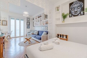 Iron/ironing board, WiFi, bed sheets