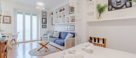 Iron/ironing board, WiFi, bed sheets