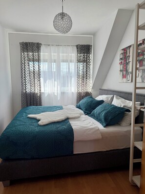 2 bedrooms, iron/ironing board, free WiFi, bed sheets