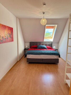 2 chambres, fer et planche à repasser, Wi-Fi gratuit, draps fournis