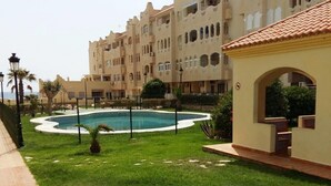 المنطقة المحيطة بالمنشأة