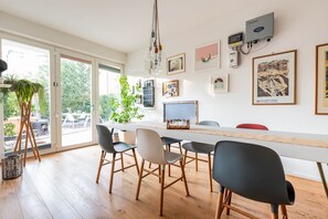 Dining - GuestHost - Unique villa in a quiet residential neighborhood, just 15 minutes by car from Padova, where you can enjoy the right relaxation away from city life.Ideal for couples or families and for business trips, it is perfect for 4 guests, bright and sp (Padova)
