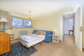 3 soverom, strykejern/-brett, internettilgang og sengetøy