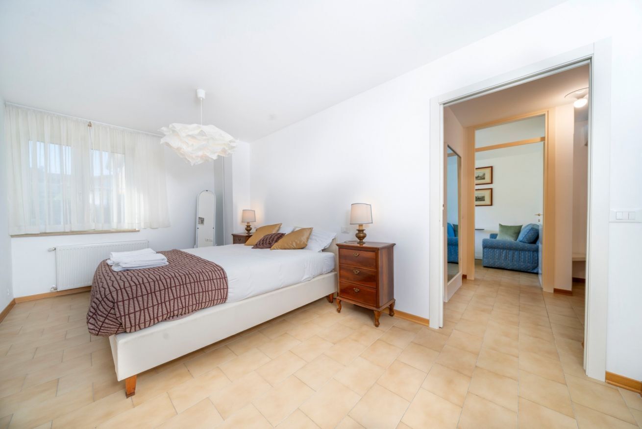 3 bedrooms, desk, iron/ironing board, Internet