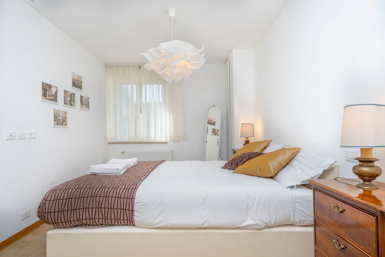 3 bedrooms, iron/ironing board, internet, bed sheets