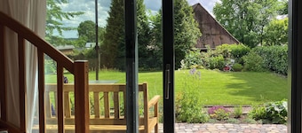 Hübsches Ferienhaus mitten im Storchendorf, Weitblick, Badestelle am Ortsrand