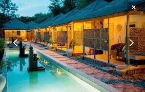 Standard Single Room, Multiple Beds, Balcony, Pool View | Living area