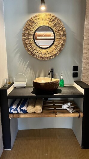 Bathroom - Café Gili Beach Bungalows (Gili Meno)