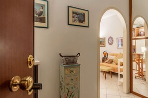 Interior - GuestHost - Monteverde Apartment with Terrace (Rome)