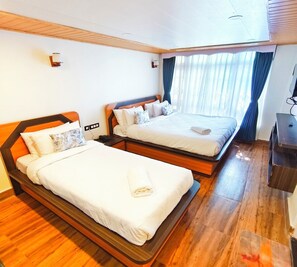 Premium Triple Room | Free WiFi - Aurora Darjeeling Grand (Darjeeling)