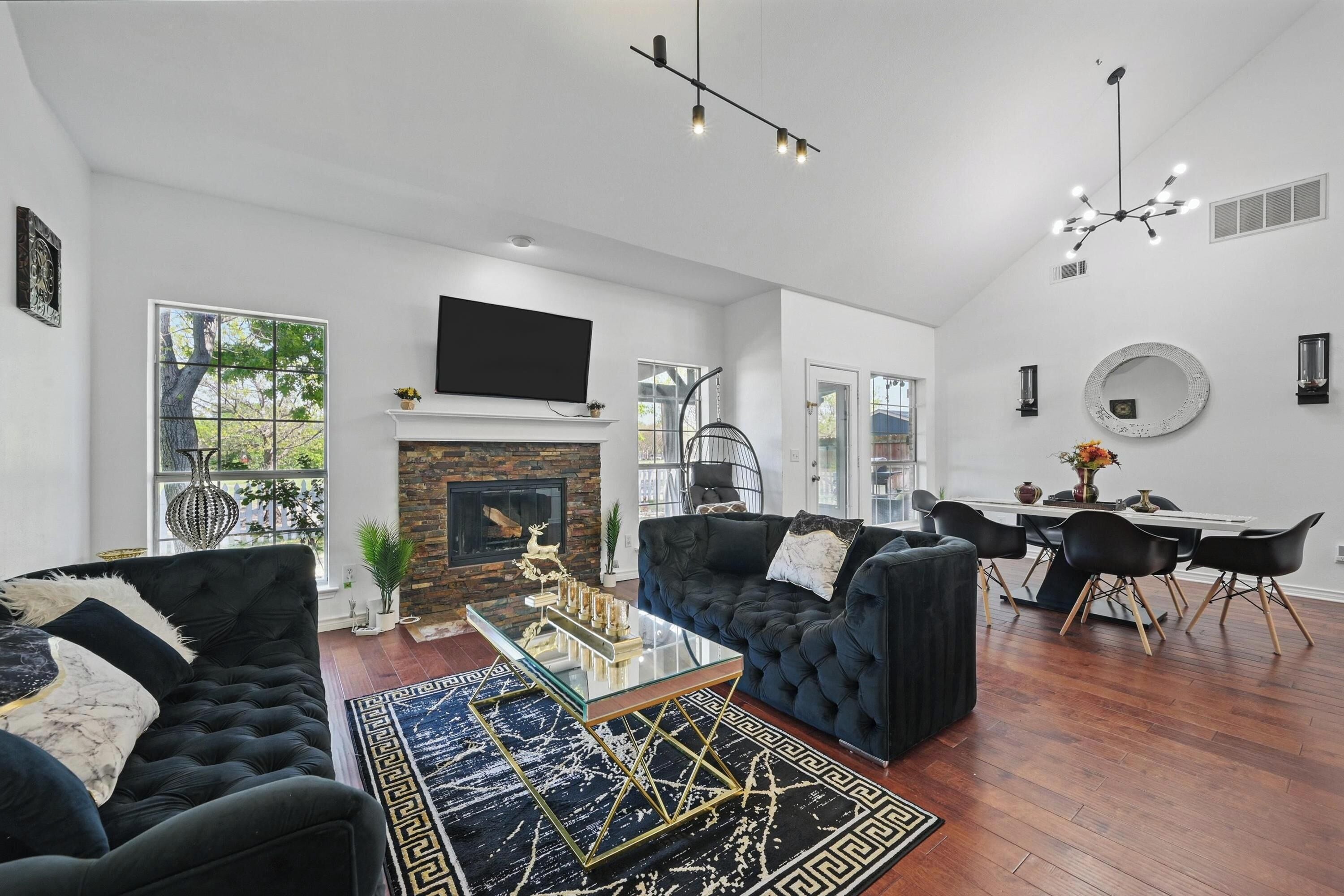 Smart TV, fireplace, DVD player