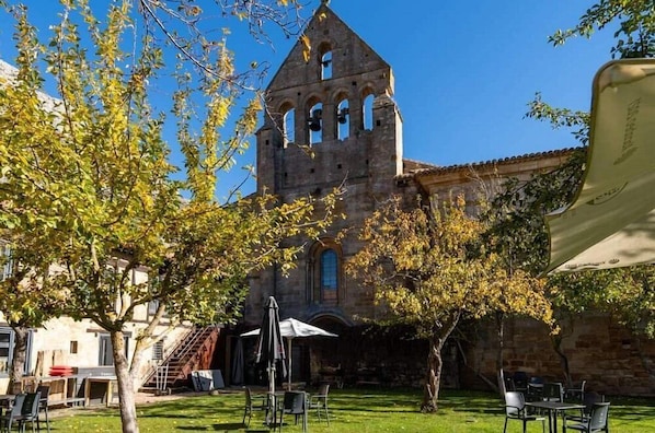 Exterior - Posada Santa Maria La Real (Aguilar de Campoo)