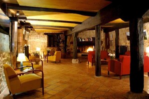 Living area - Posada Santa Maria La Real (Aguilar de Campoo)