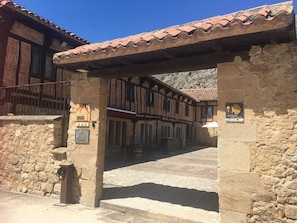 Exterior - Posada Santa Maria La Real (Aguilar de Campoo)