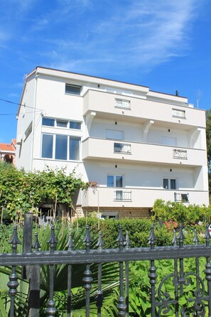 Apartment, 2 Bedrooms, Smoking, Balcony | Garden - Apartment Lumary Zadar (Zadar)