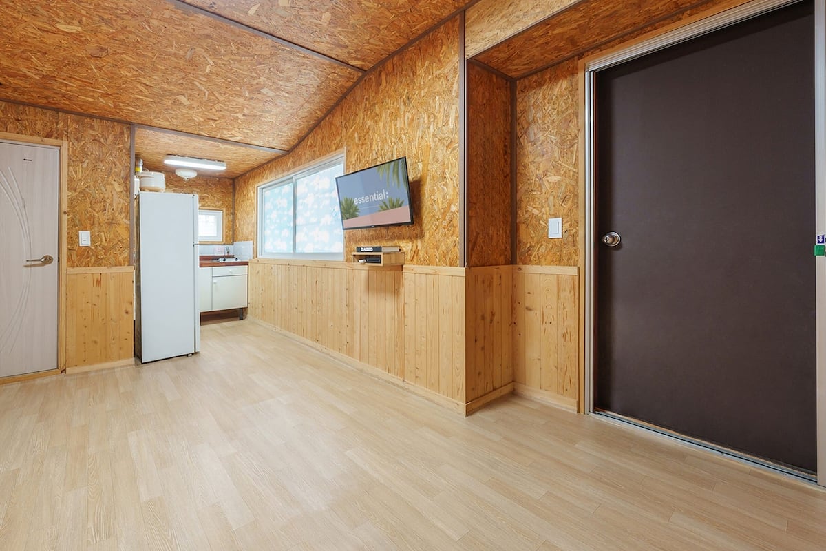 Basic Room, 1 Bedroom (Love Room (BBQ/pet)) | 1 bedroom, free WiFi